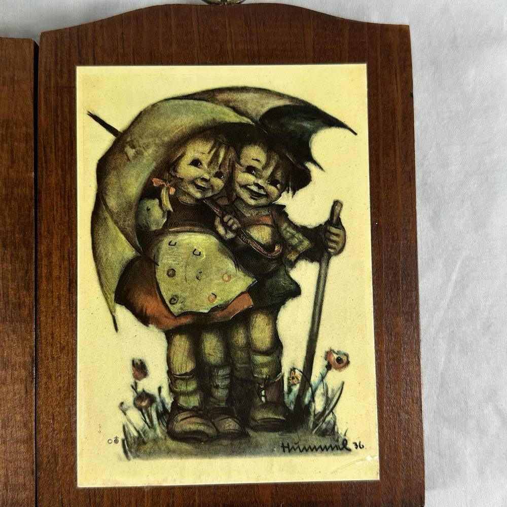 Vintage Set of 2‎ Hummel Wood Wall Plaques 5" x 7" Boy And Girl Umbrella Rain - Picture 6 of 12